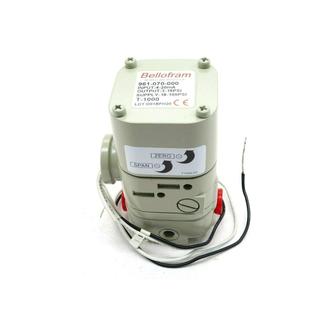 Bellofram 961-117-000 Type 1000 Transductor Corriente a Presión 2-60 PSI - Vista lateral con conexiones neumáticas