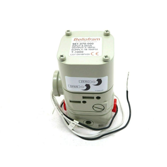 Bellofram 961-117-000 Type 1000 Transductor Corriente a Presión 2-60 PSI - Vista lateral con conexiones neumáticas