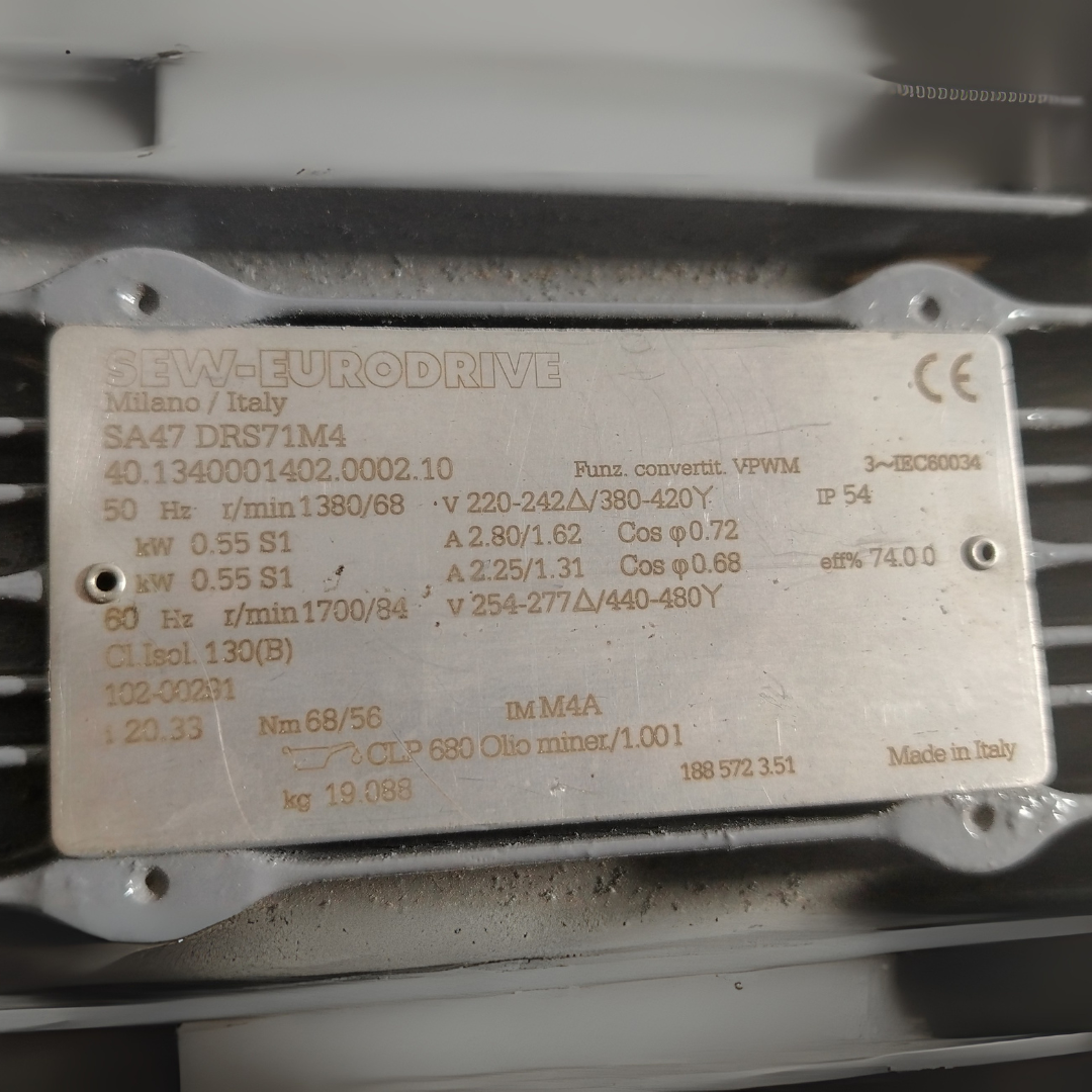 MOTOR CON CAJA REDUCTORA 0.55 KW