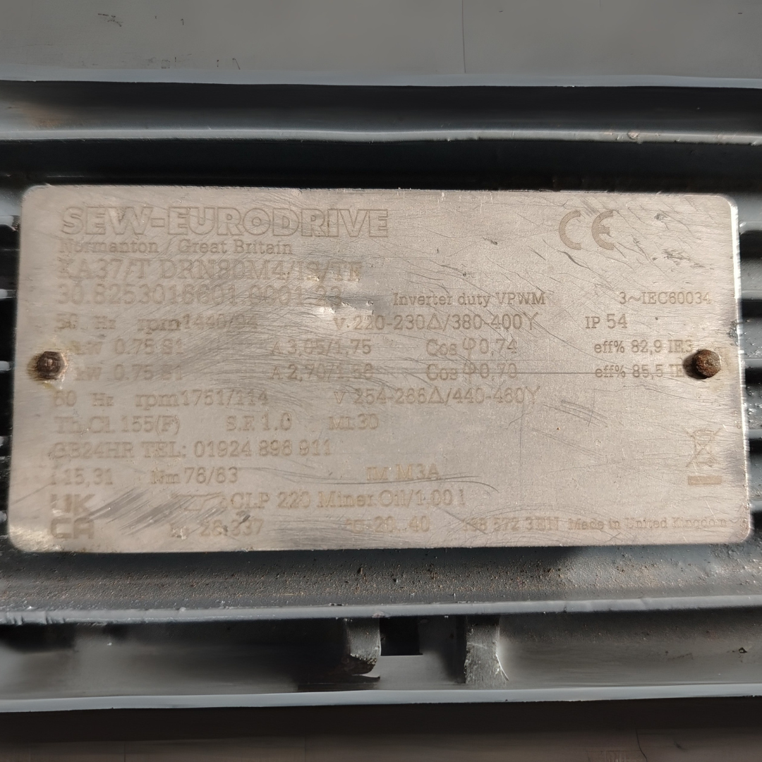MOTOR CON CAJA REDUCTORA 0.75 KW